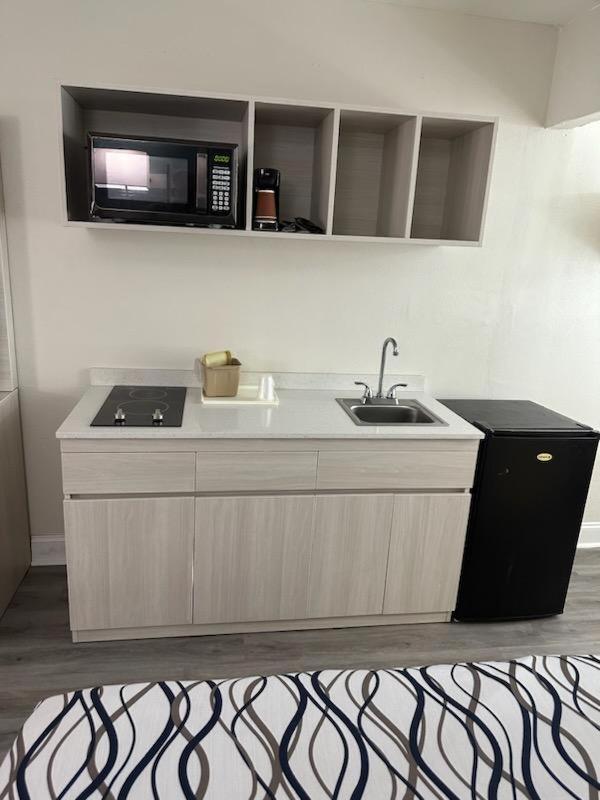 Magnolia Inn Extended Stay Of Kingsland - New 2024 - Book A Kitchen Room - 12 Noon Check Out - Sleep In Late - Better Sleep - Ultra Sparkling - Pool Open Until Until 4Am - Stay And Save Today - 24 Hour Front Desk - Premium Coffee Bar - Award Winning Exterior photo
