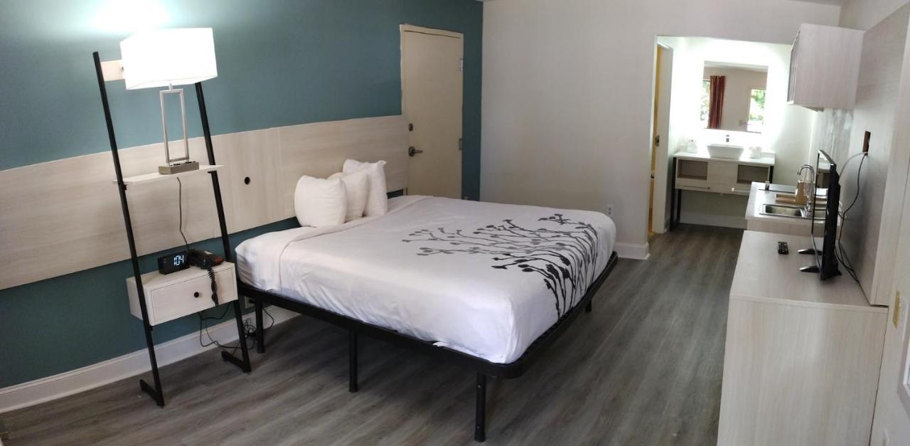 Magnolia Inn Extended Stay Of Kingsland - New 2024 - Book A Kitchen Room - 12 Noon Check Out - Sleep In Late - Better Sleep - Ultra Sparkling - Pool Open Until Until 4Am - Stay And Save Today - 24 Hour Front Desk - Premium Coffee Bar - Award Winning Exterior photo
